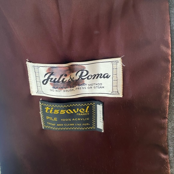 SOLD ♥️ 1970’s Vintage Faux Fur Coat | Chocolate Brown - Picture 7 of 12